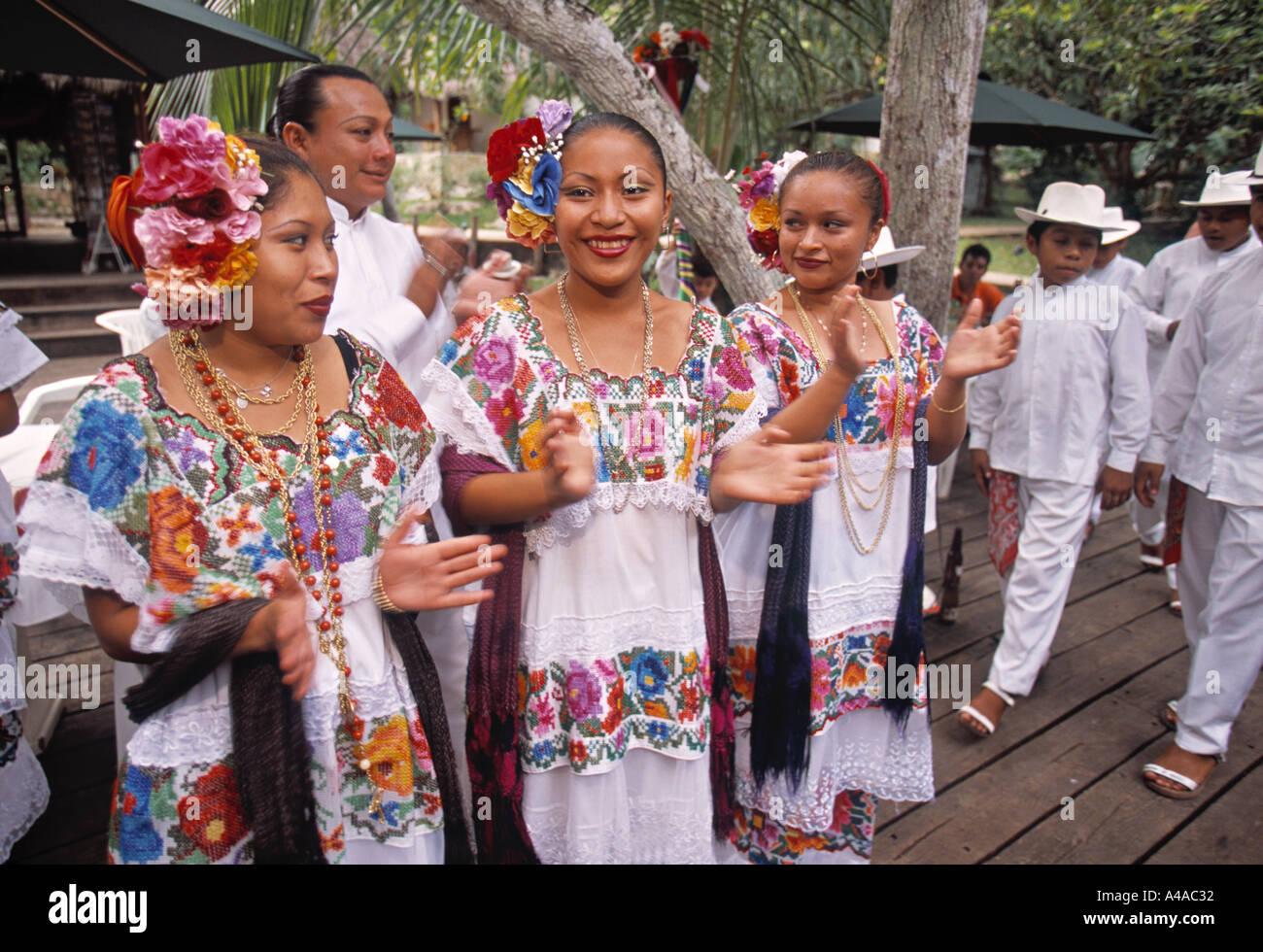 Troupe de danse maya, Chichen Itza, Yucatan, Mexique Banque D'Images