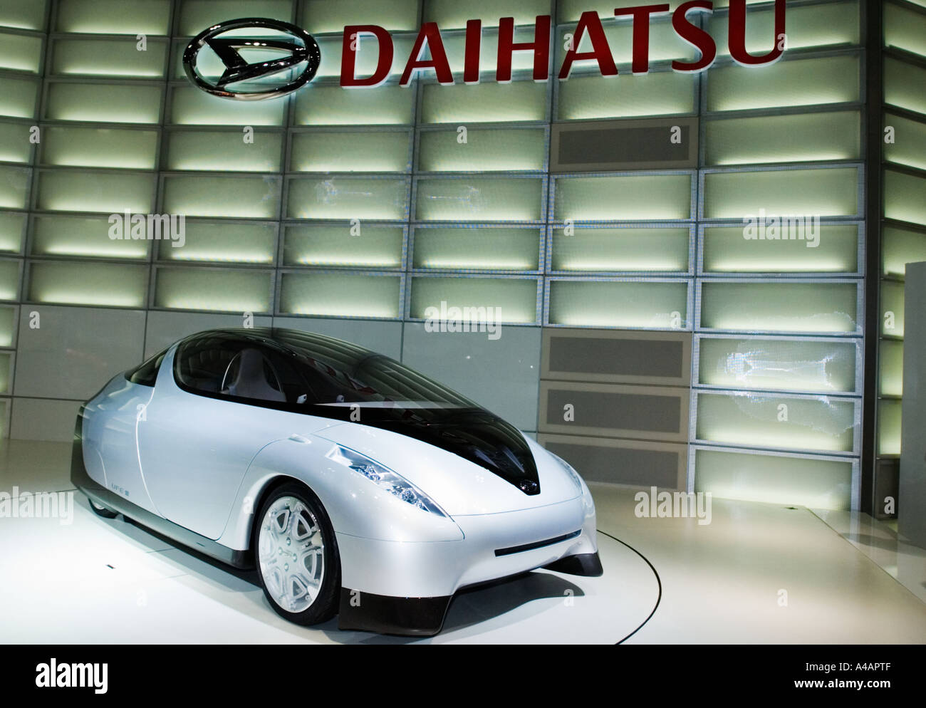 Prototype Daihatsu UFE III berline hybride de l'économie haut véhicule au Tokyo Motor Show 2005 Banque D'Images