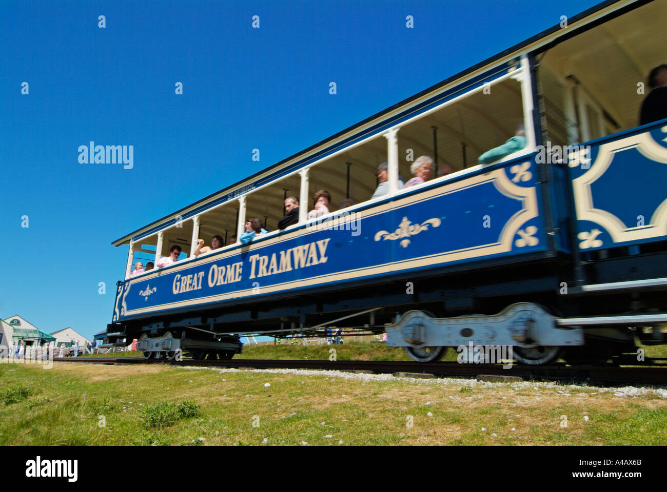 llandudno pays de galles transport bleu d'un tramway sur le tramway de la Grande Orme en haut de la Grande Orme Llandudno pays de Galles du Nord Royaume-Uni GB Europe Banque D'Images