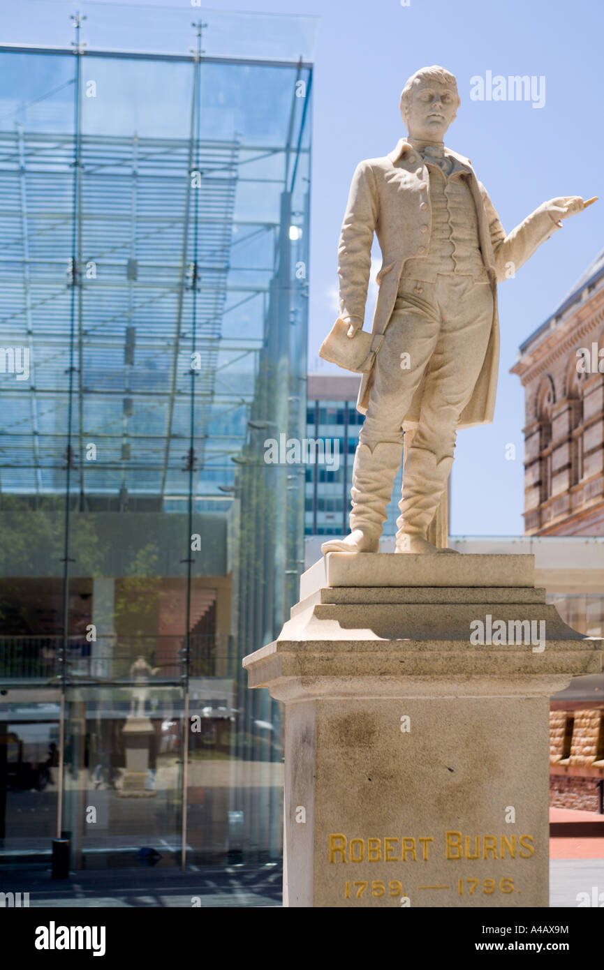 Robert Burns statue à l'extérieur de l'Université d'Adélaïde Banque D'Images