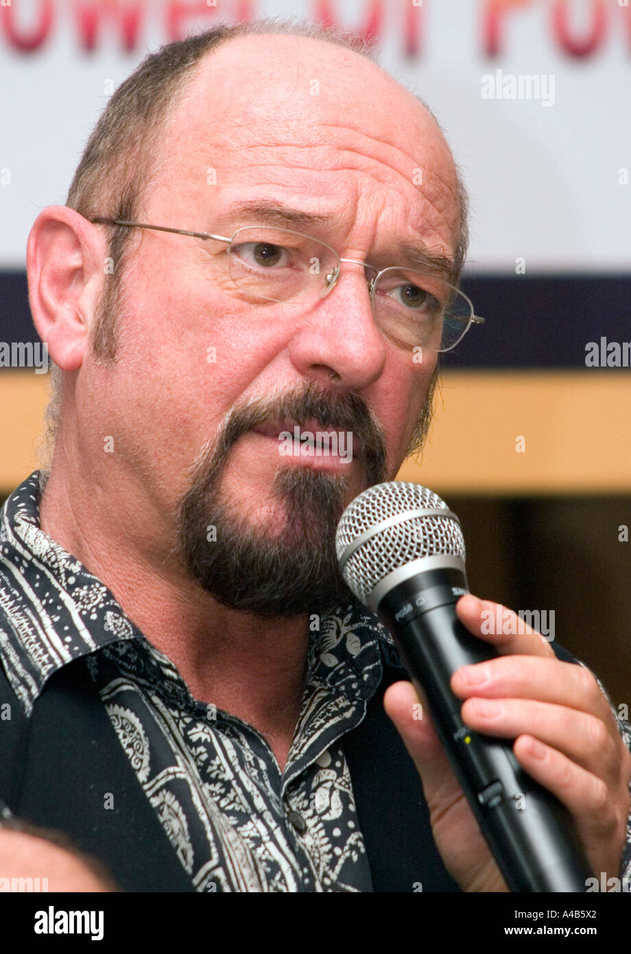 Ian Anderson de Jethro Tull pense Banque D'Images