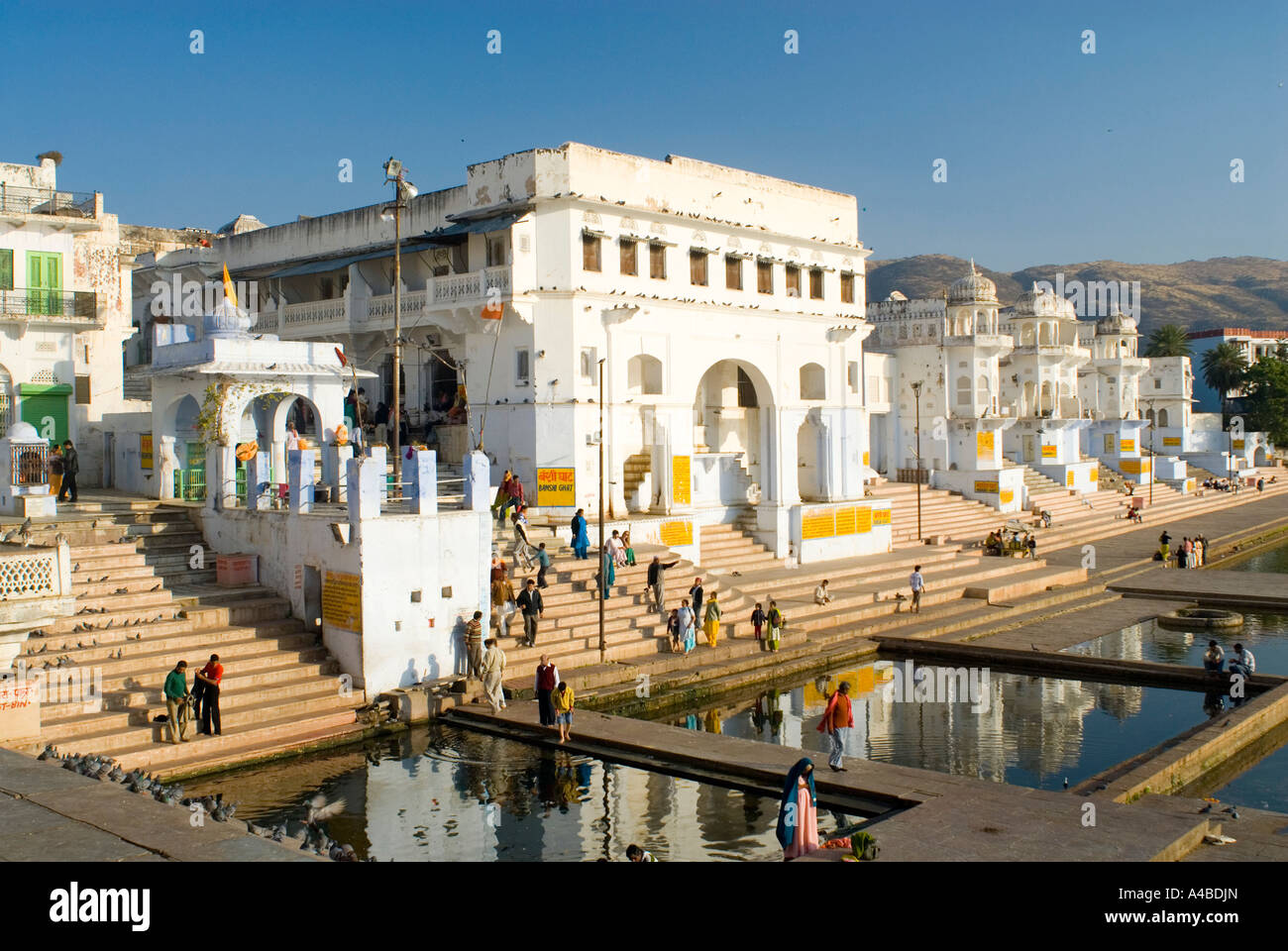 Image de l'echelle des Ghats à l'Hindu ville sainte de Pushkar Rajasthan Inde Banque D'Images