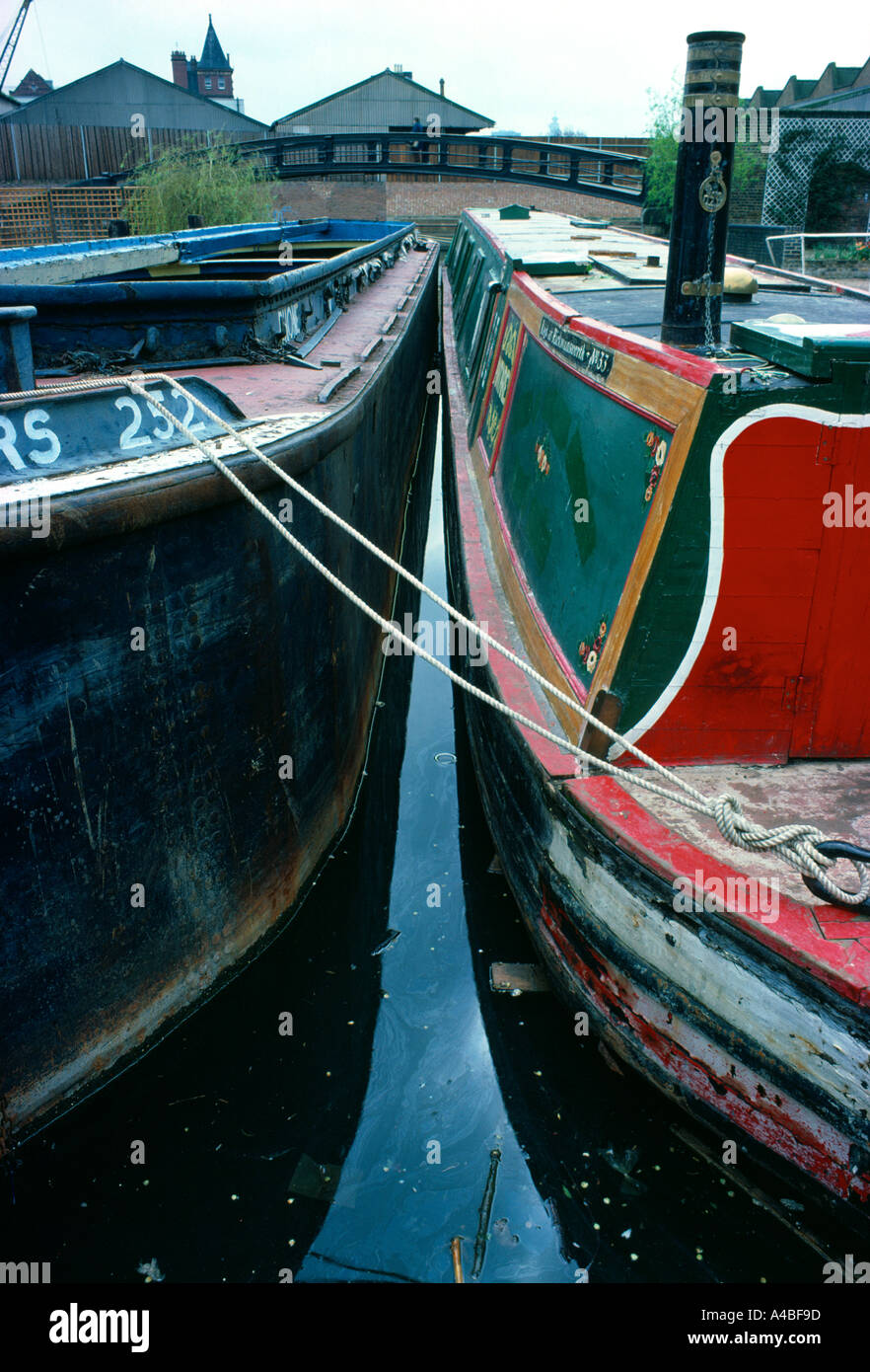 Bateaux étroits au Kings X Banque D'Images