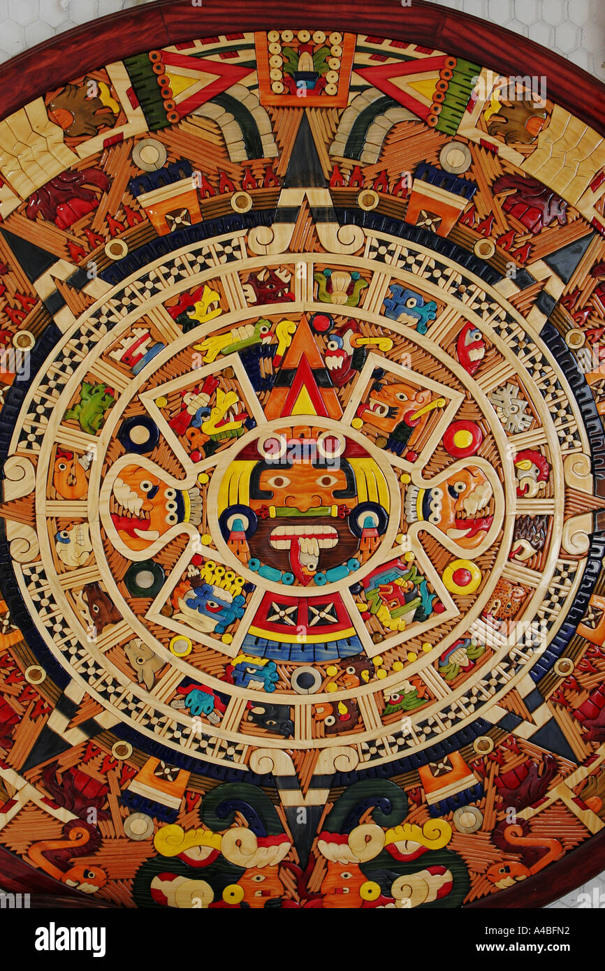 Calendrier aztèque faite à partir de petits morceaux de bois colorés , Mexique Banque D'Images