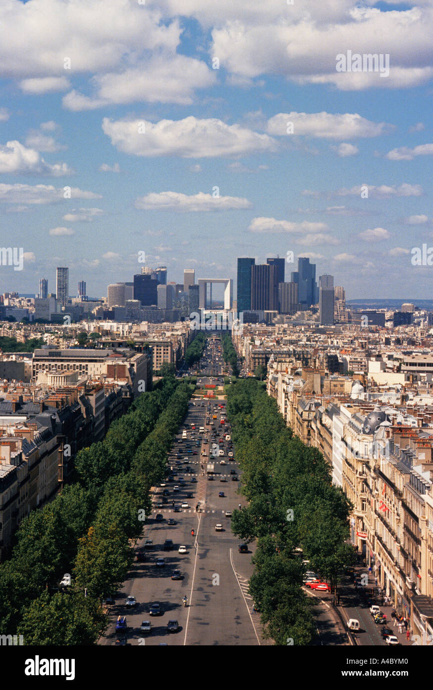 Europe France Paris Vue aérienne de l'Avenue de la Grande Armée Porte  Maillot Photo Stock - Alamy