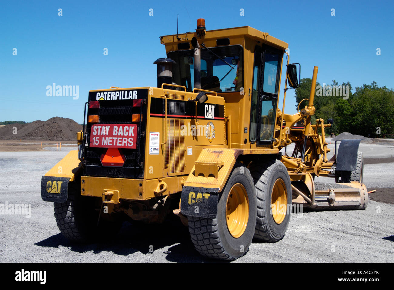 Radio Bluetooth 24 Volts Pour Caterpillar – Compatible Pelle, Niveleuse, Chargeur – AM/FM/USB/Aux – Marque STM