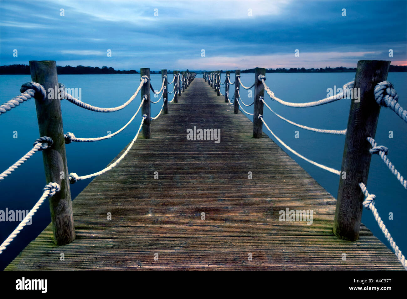 Jetée en bois à Oxford Island, Lough Neagh, Irlande du Nord Banque D'Images