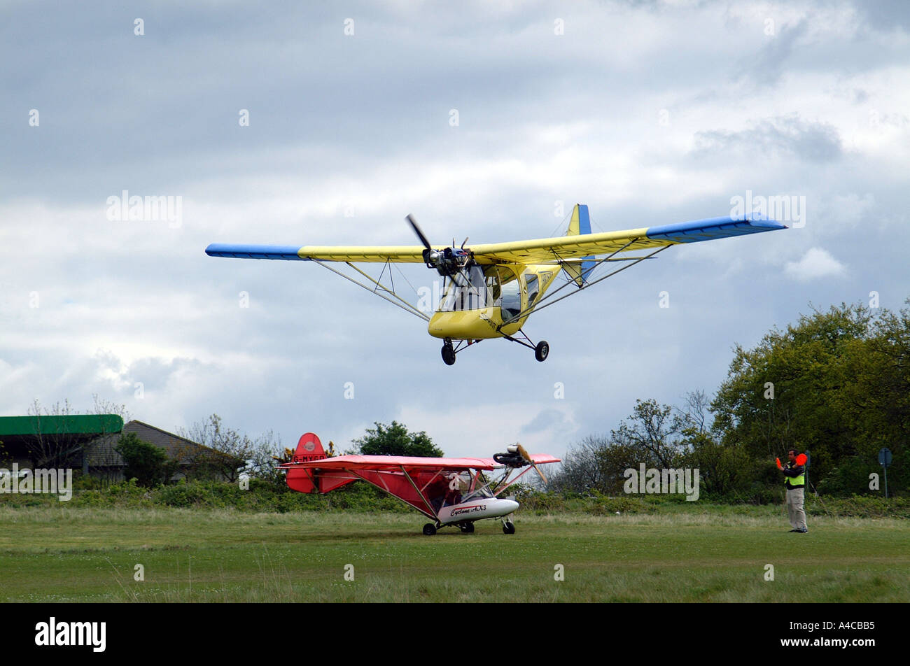 Le contrôleur sol détient le cyclone tandis que les terres de Sprint Banque D'Images