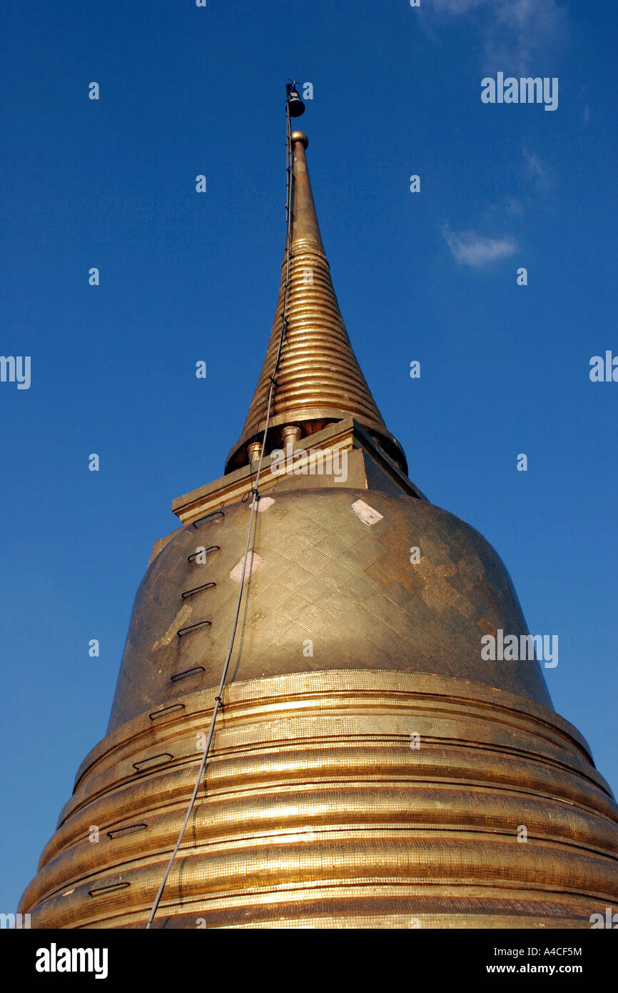Stupa doré au Golden Mount Temple à Bangkok en Thaïlande Banque D'Images
