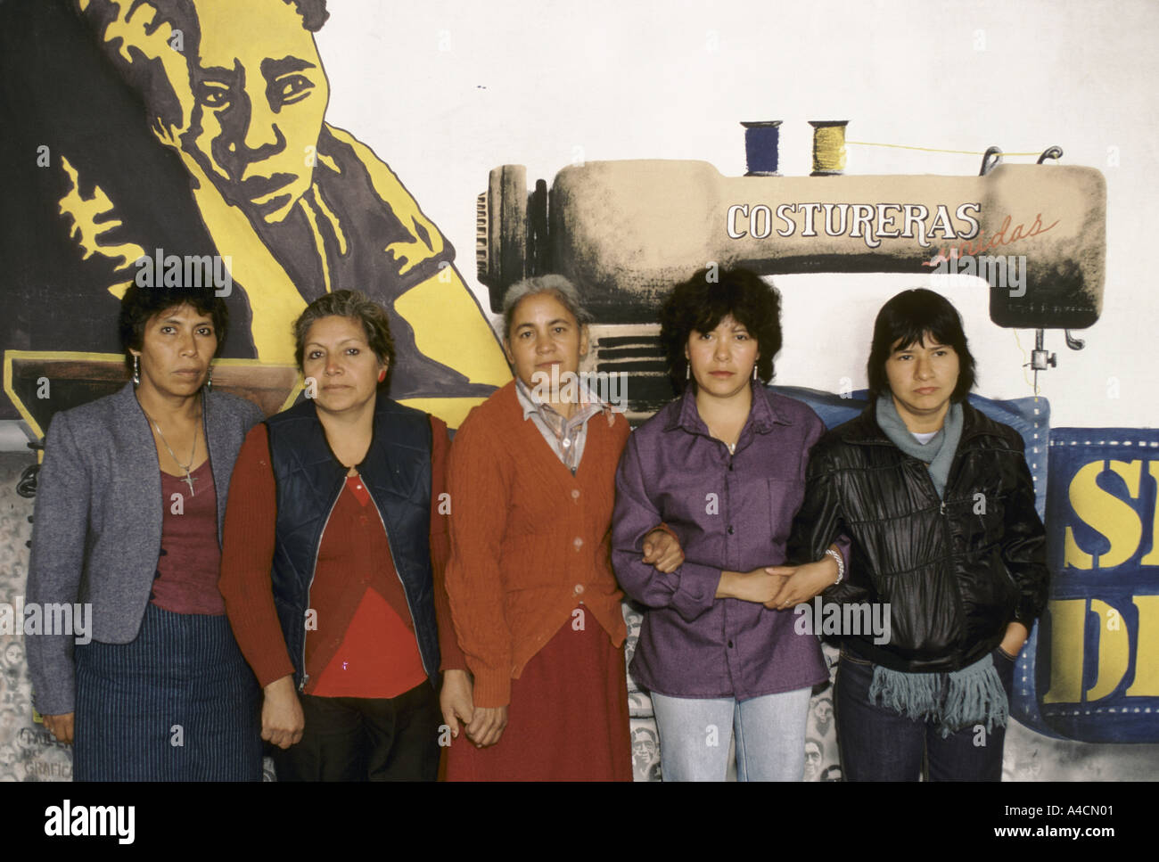 CINQ TRAVAILLEUSES SYNDICALES AU MEXIQUE, MARS 1986. Banque D'Images