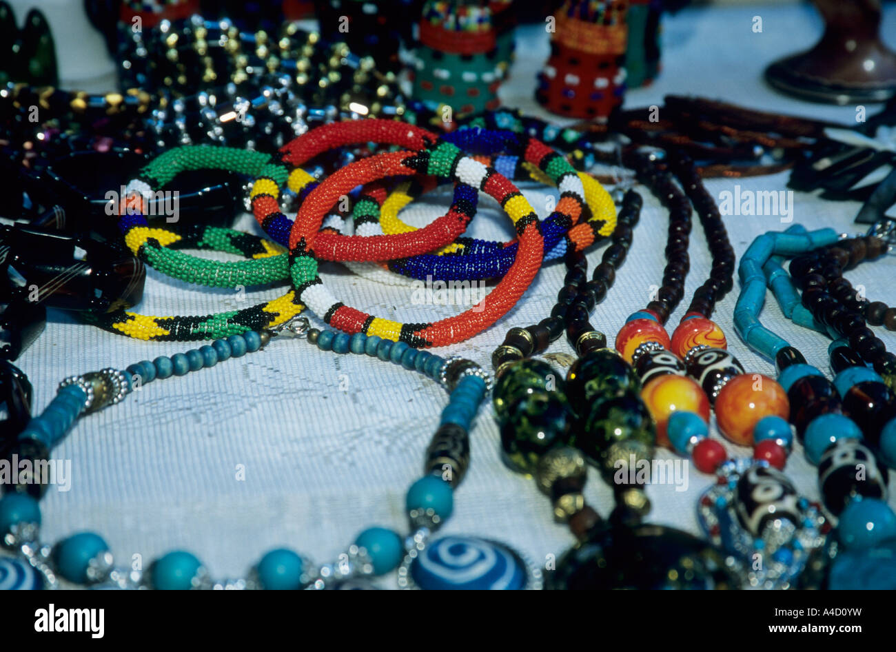 Colliers de perles d'Afrique du Sud et de l'artisanat typique de l'Afrique  indeginious Photo Stock - Alamy