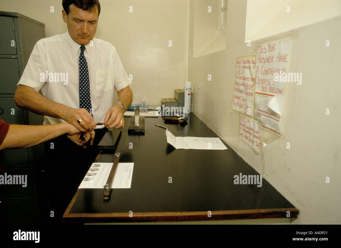 La prise des empreintes digitales au poste de police central de Southampton Banque D'Images