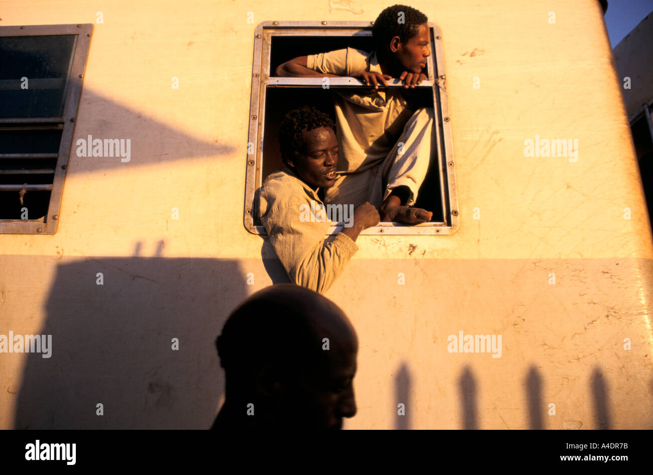 Voyage en train de l'Éthiopie. Les gens dans le train qui relie Djibouti à Addis Abeba, 1997 Banque D'Images