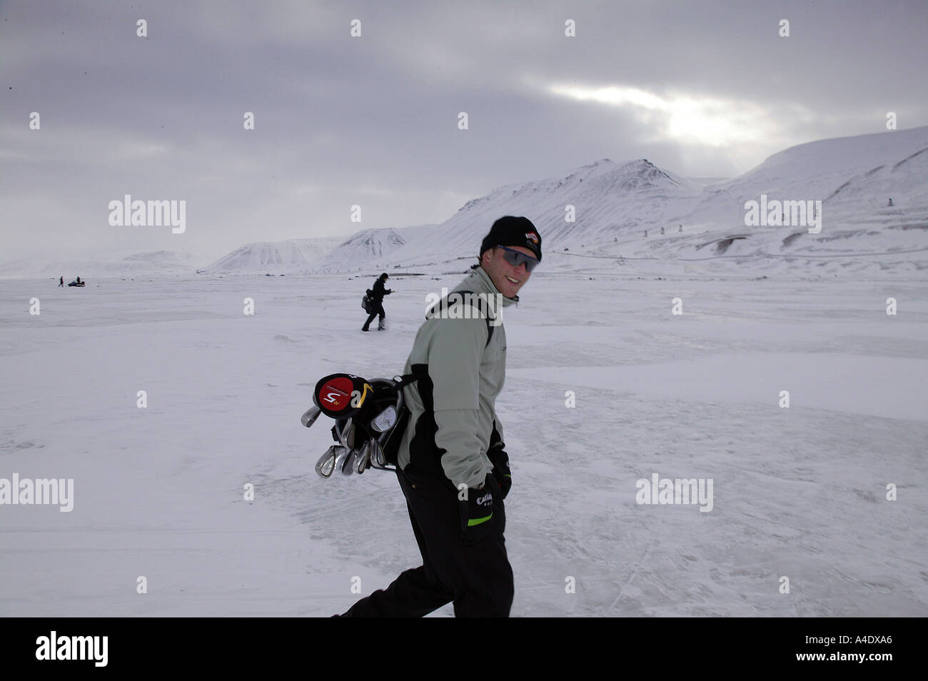 John Wells (UK), le gagnant du championnat de golf de glace 2004 Drambuie, Svalbard, Norvège Banque D'Images