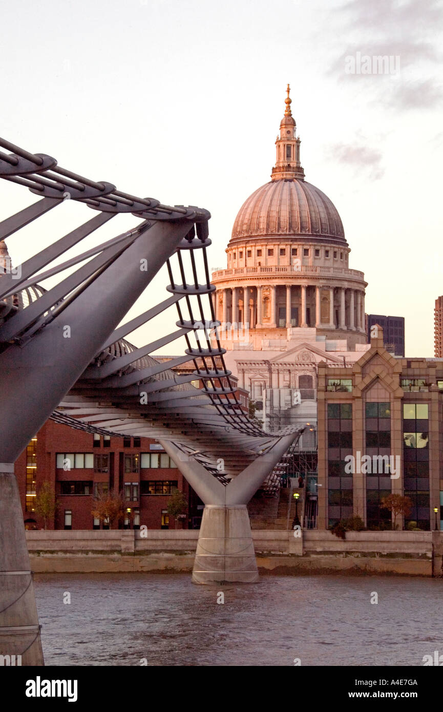 St Paul, soleil du soir à Londres, Banque D'Images