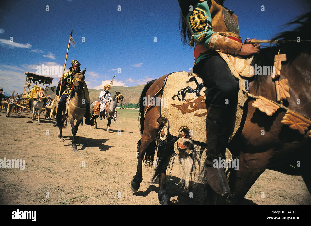 Les gens de l'Altaï en costumes nomades traditionnelles dans la région de El Oyun festival, Ukok Plaine, montagnes de l'Altaï en Russie. Banque D'Images