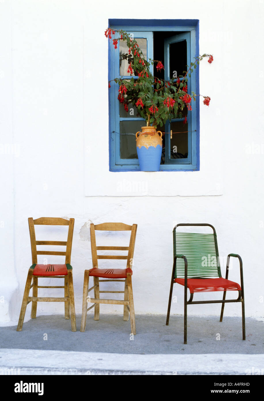 3 chaises Kefalos île de Kos Grèce Banque D'Images