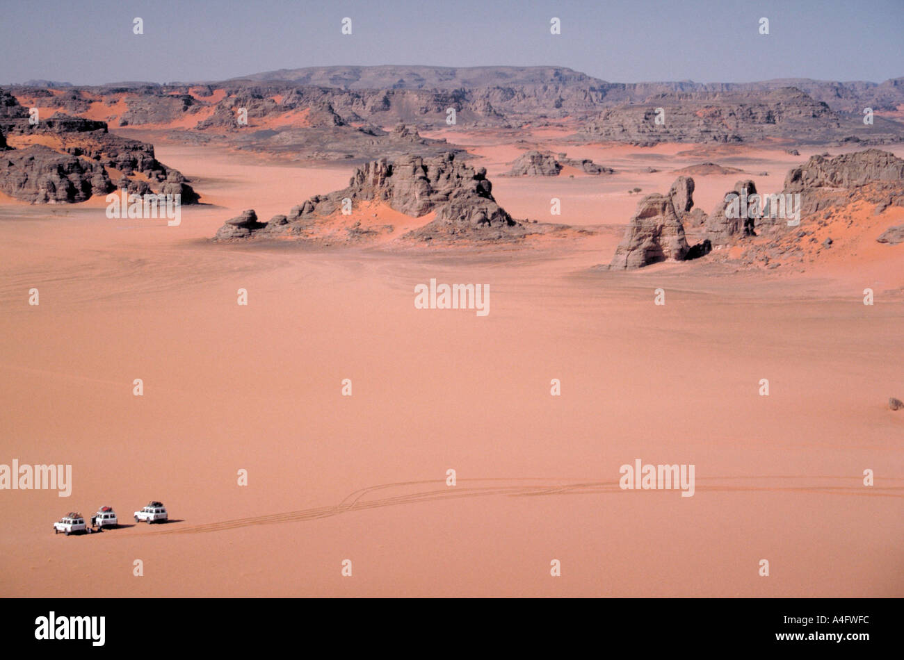 L'Algérie Sahara trois montagnes d'Ahaggar Toyota 4x4 blanc Banque D'Images