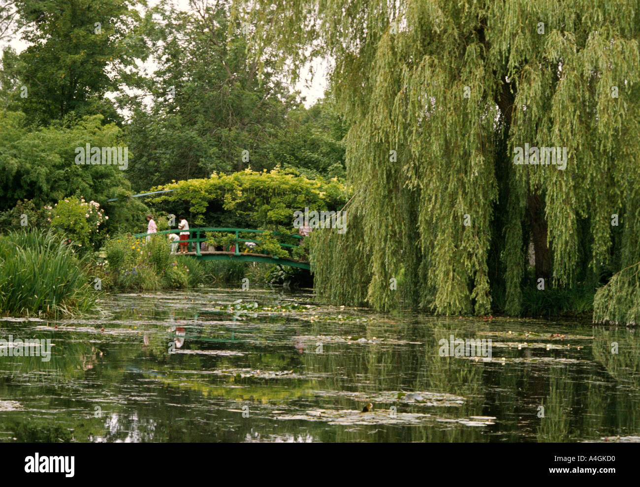 France Giverny Monet Claude artiste impressionniste bridge dans son jardin privé Banque D'Images