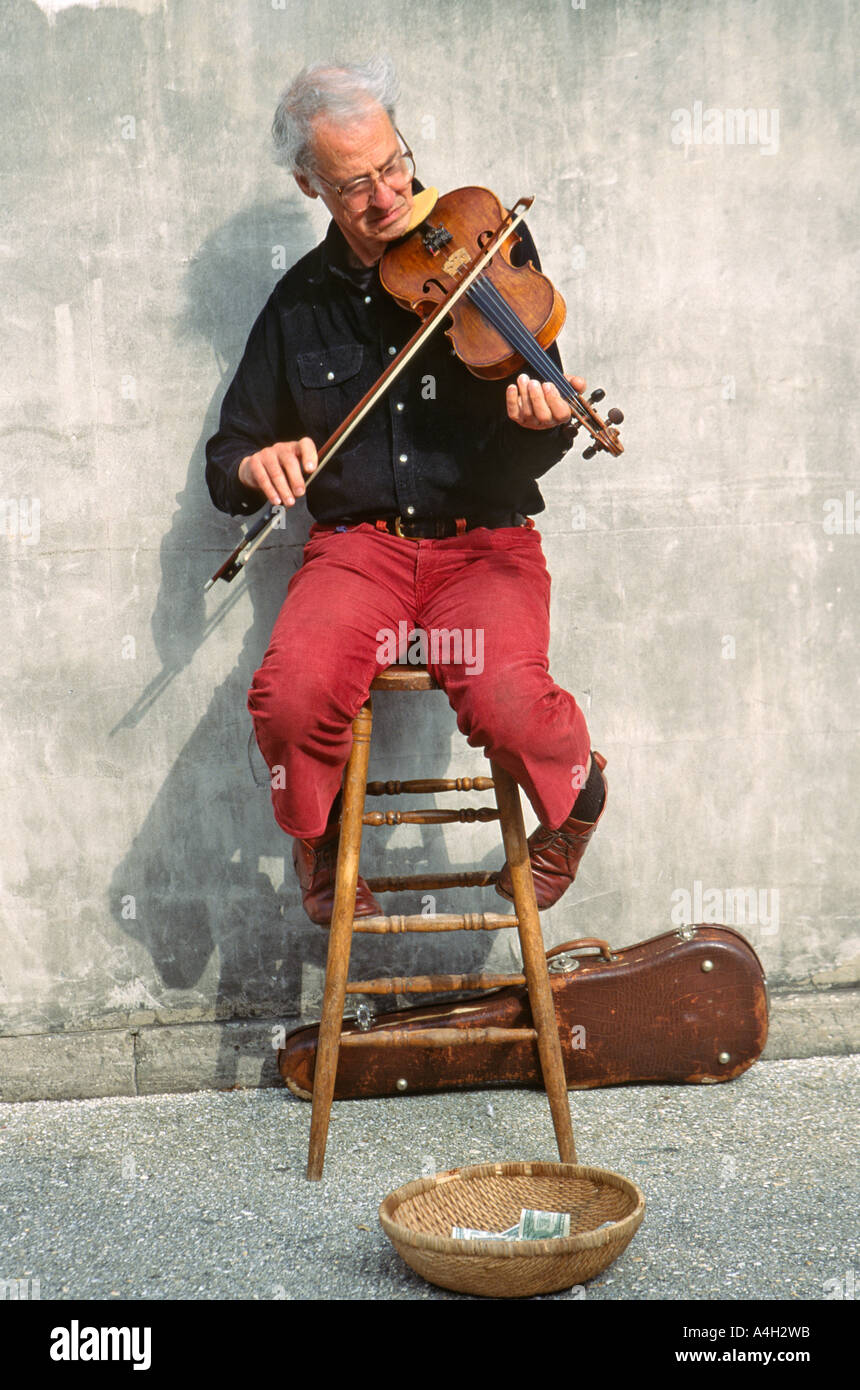 Fiddler amusant sur les rues de St Augustine Florida USA Banque D'Images