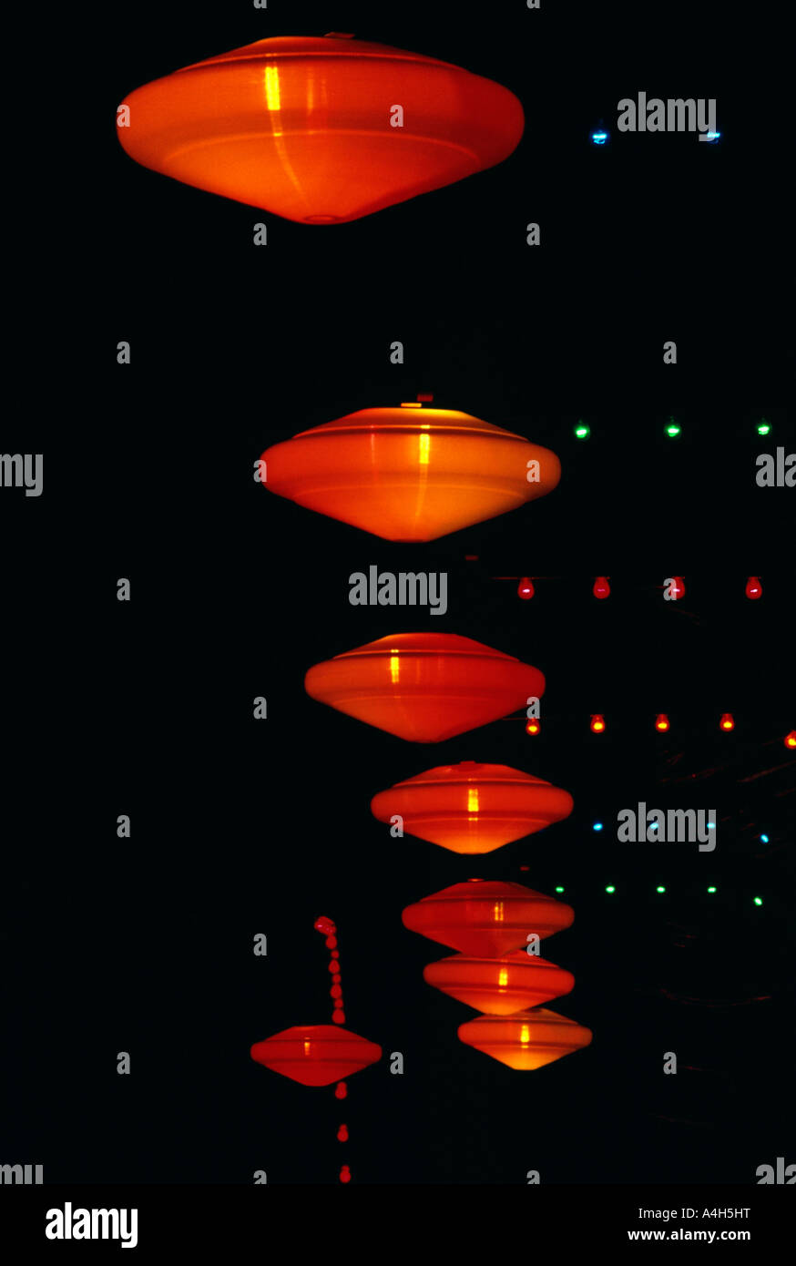 Luminaires suspendus à l'hôtel haut de gamme creative patterns colorés, USA Banque D'Images