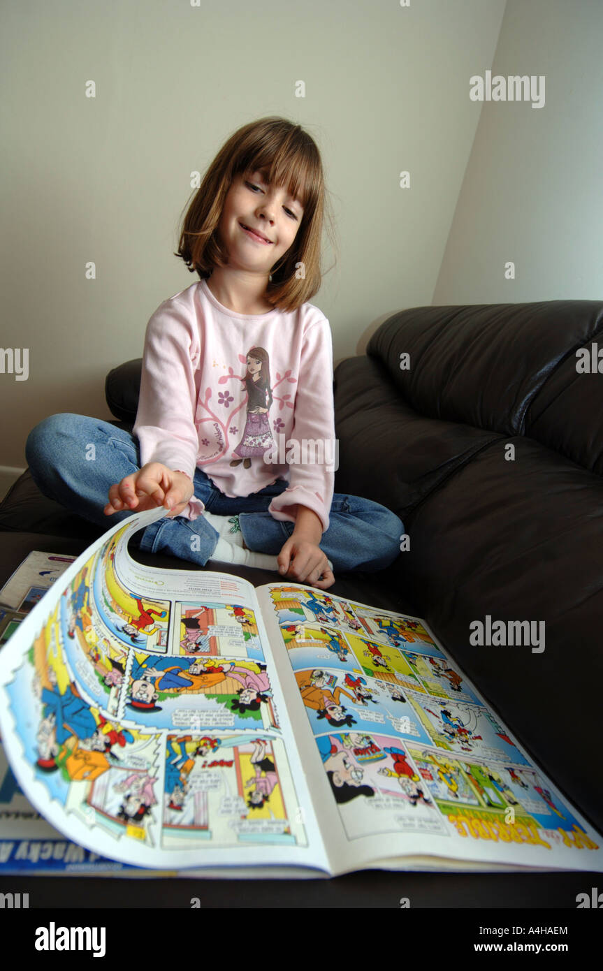 Bande dessinée, comics, bande dessinée lecture fille Banque D'Images