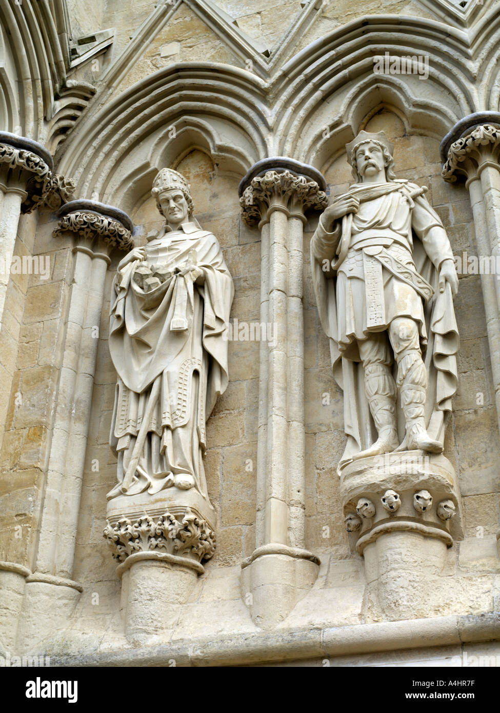 Cathédrale de Salisbury Wiltshire Angleterre Saint Alphege et Saint Edmund le sculpteur Martyr James Redfern Banque D'Images