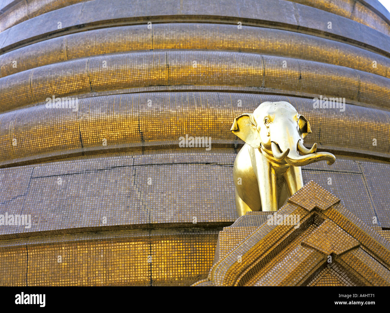 En dehors de l'éléphant ou le temple bouddhiste wat Banque D'Images