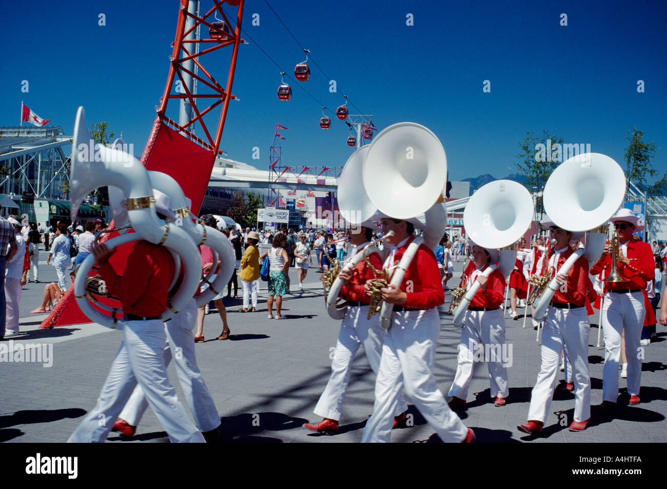 Un Tuba Jouer Marching Band Banque D'Images