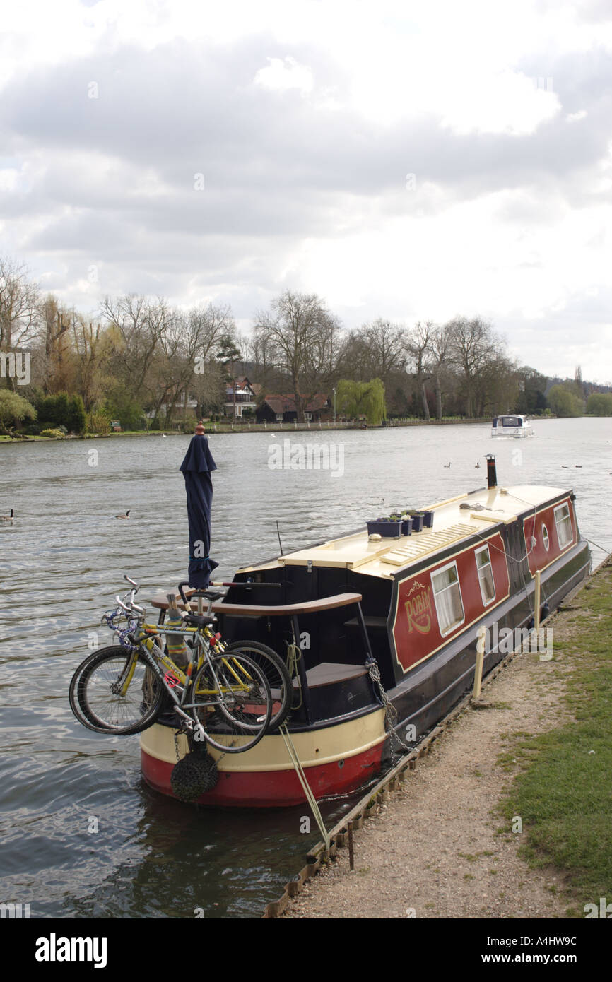 Péniche sur la Tamise Marlow Banque D'Images