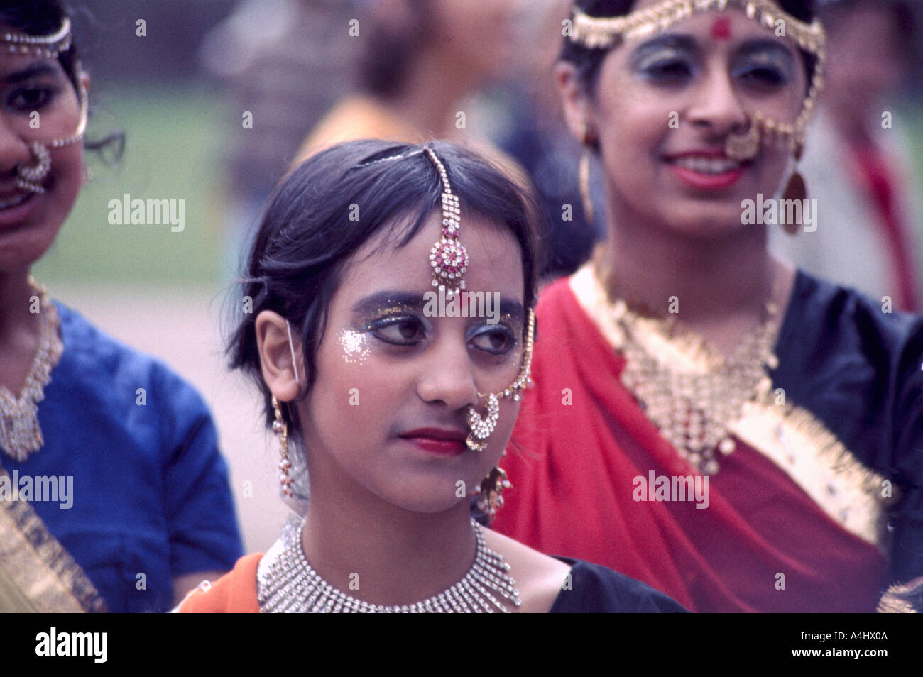 Les femmes de l'Est de l'Inde en vêtements traditionnels en Colombie-Britannique Canada Banque D'Images