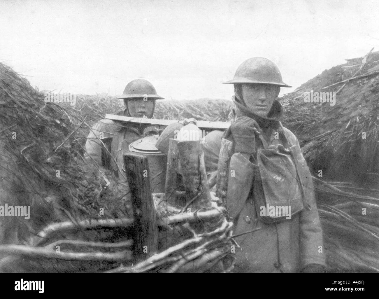 Les troupes américaines à l'avant l'exécution de la soupe, pour leurs camarades, 1917-1918. Artiste : Inconnu Banque D'Images