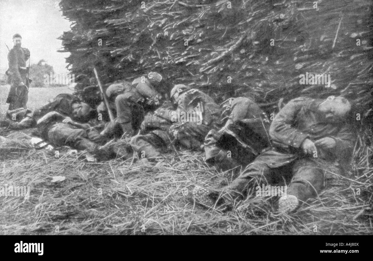 Soldats allemands tués par les tirs d'artillerie, 1ère Bataille de la Marne, France, 5-12 septembre 1914. Artiste : Inconnu Banque D'Images