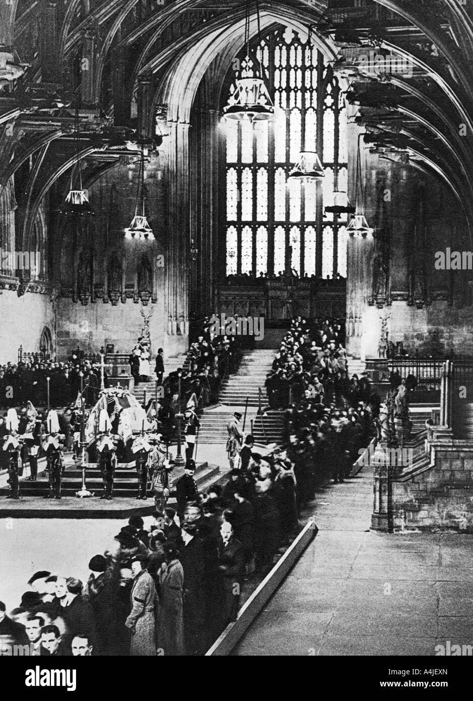 Le roi George V en chapelle ardente à Westminster Hall, Londres, janvier 1936. Artiste : Inconnu Banque D'Images