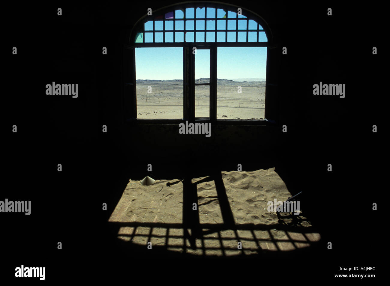 De fenêtre bâtiment colonial allemand déserte Kolmanskop Afrique Namibie Banque D'Images