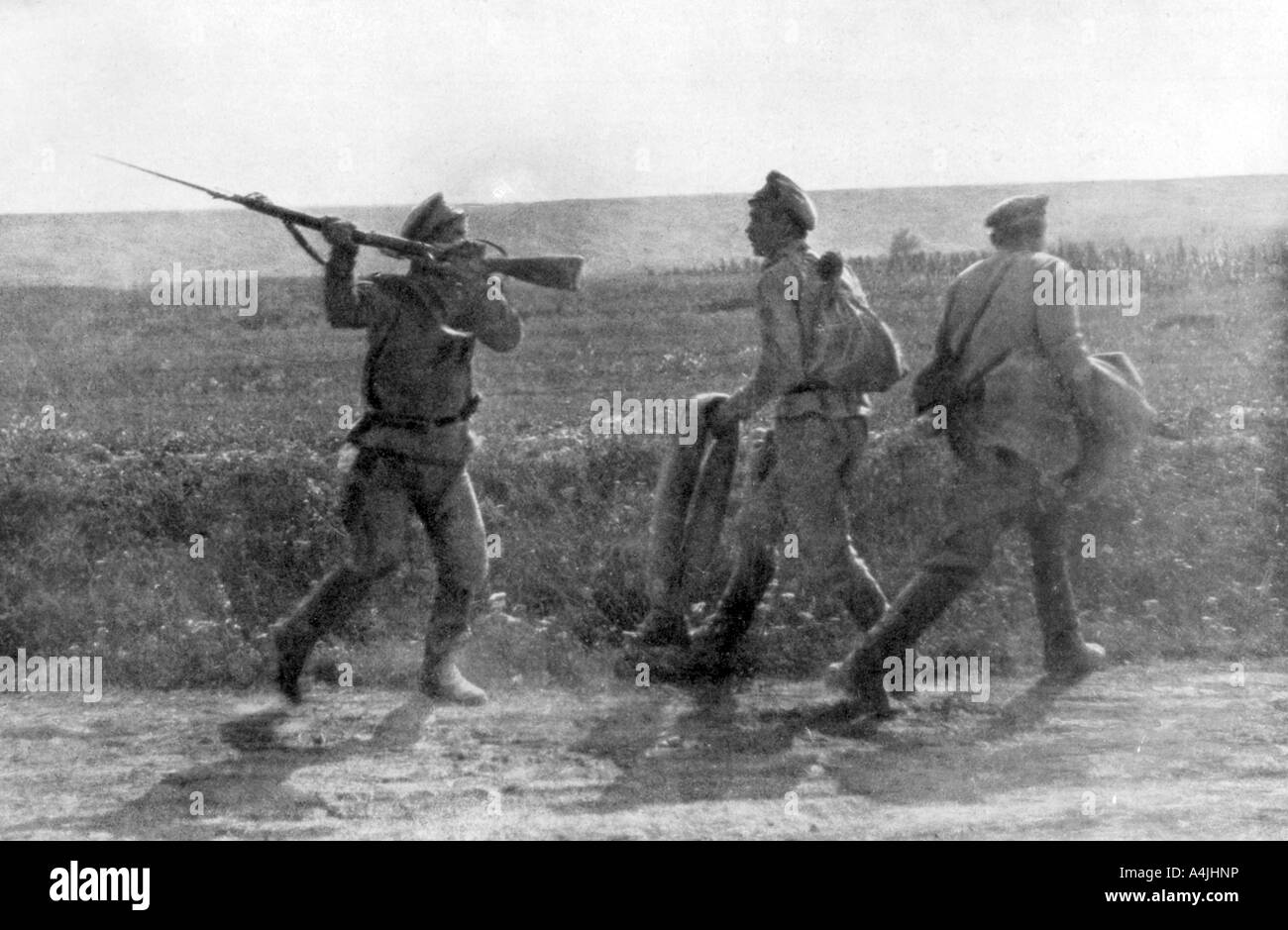 Soldat russe en retraite avoir agressé son camarade, Ternopil, Ukraine, Première Guerre mondiale, 1 juillet 1917. Artiste : Inconnu Banque D'Images
