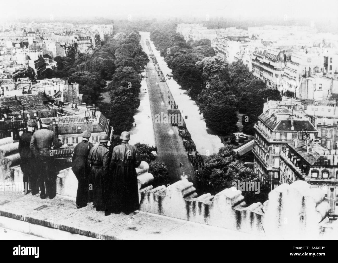 Parade militaire allemand à Paris, juin 1940. Artiste : Inconnu Banque D'Images