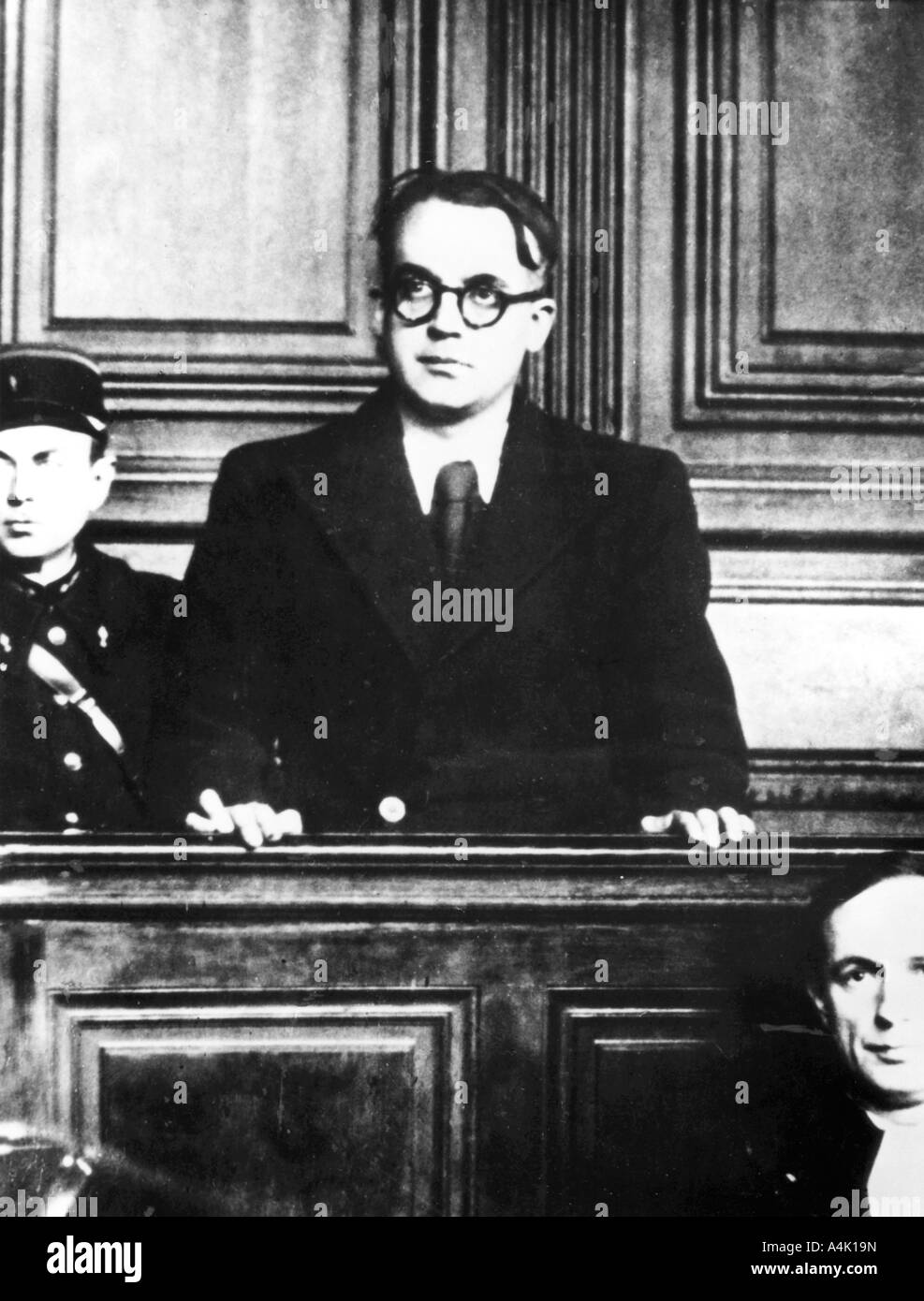 Procès des pro-nazi français auteur Robert Brasillach, Paris, 1945. Artiste : Inconnu Banque D'Images