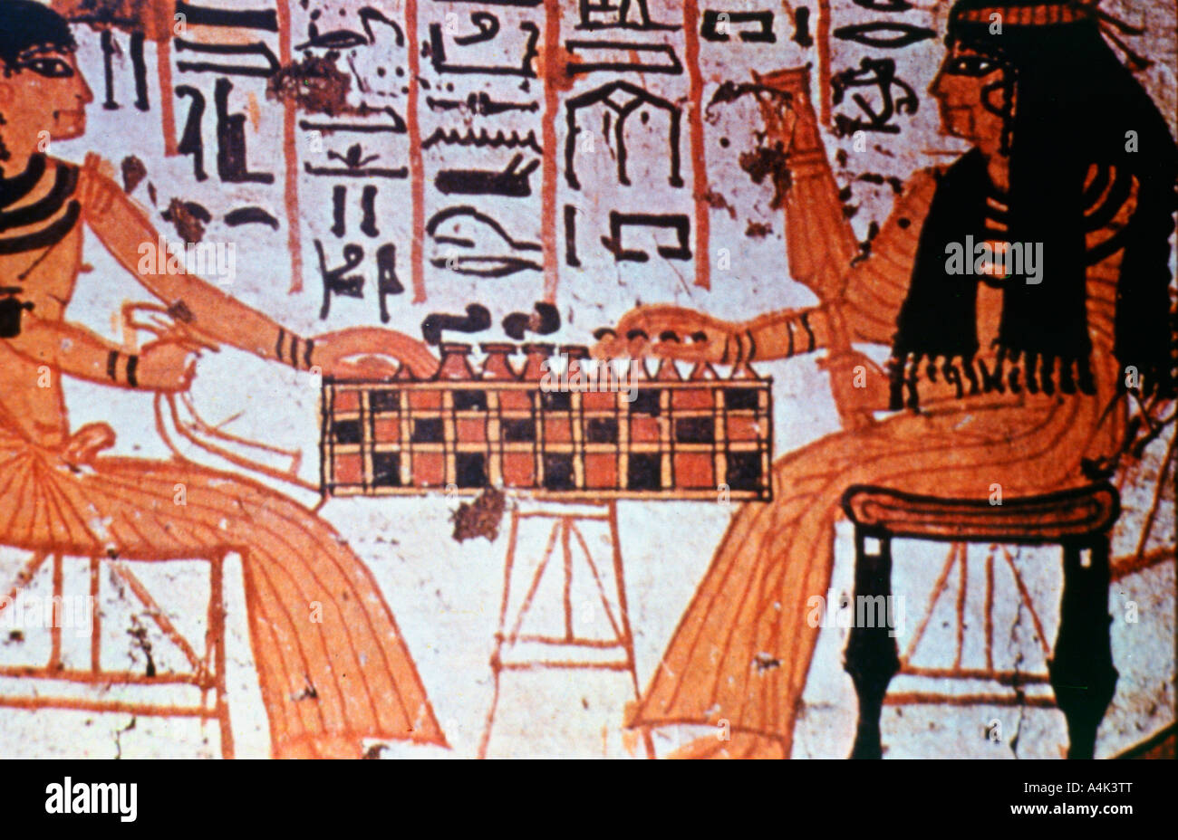 L'intérieur de la chapelle, les Nobles jouant aux échecs, Thèbes, Egypte Artiste : Inconnu Banque D'Images
