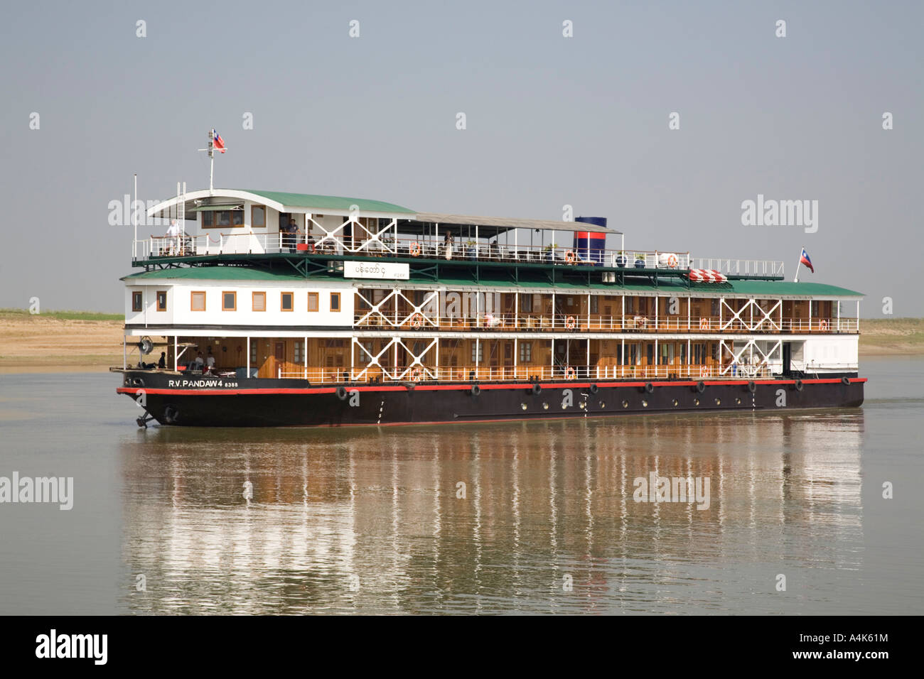 Passanger Ferry, la rivière Irrawaddy, Myanmar Banque D'Images