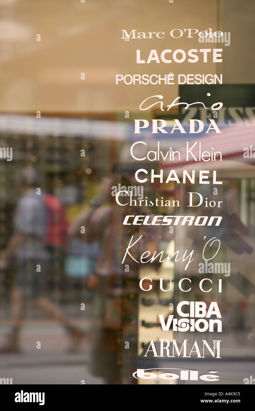 Étiquette de créateur de logos sur une vitrine de Zermatt Banque D'Images