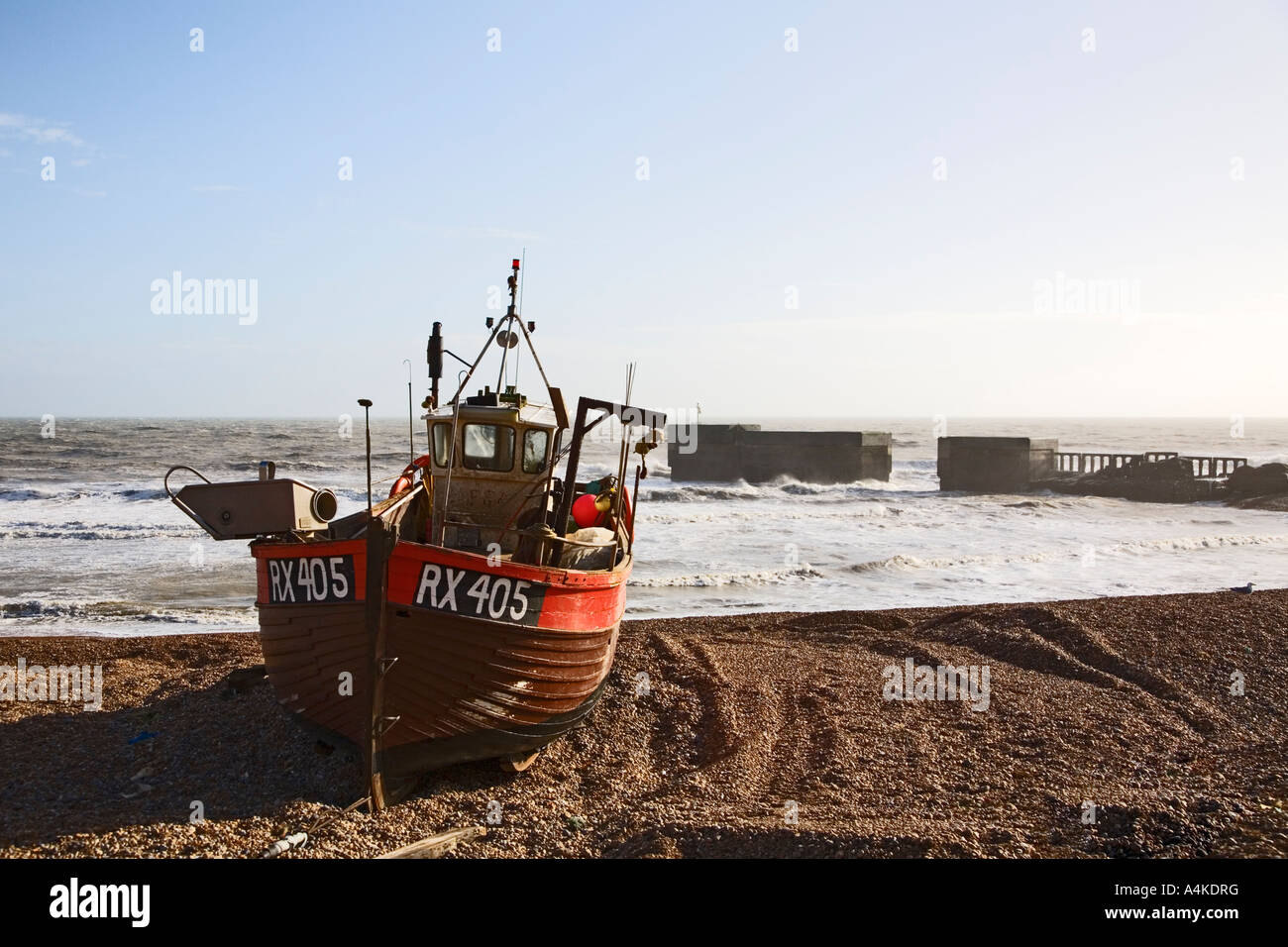 La flotte de pêche en fonction de la plage de Hastings RX405 Banque D'Images