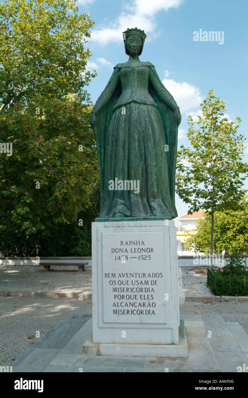 Queen Dona Leonor Statue Banque De Photographies Et D images Haute queen-dona-leonor-statue-banque-de-photographies-et-d-images-haute