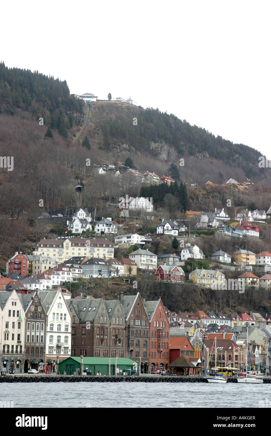 Maisons et devantures à la ville côtière de Bergen en Norvège. Banque D'Images