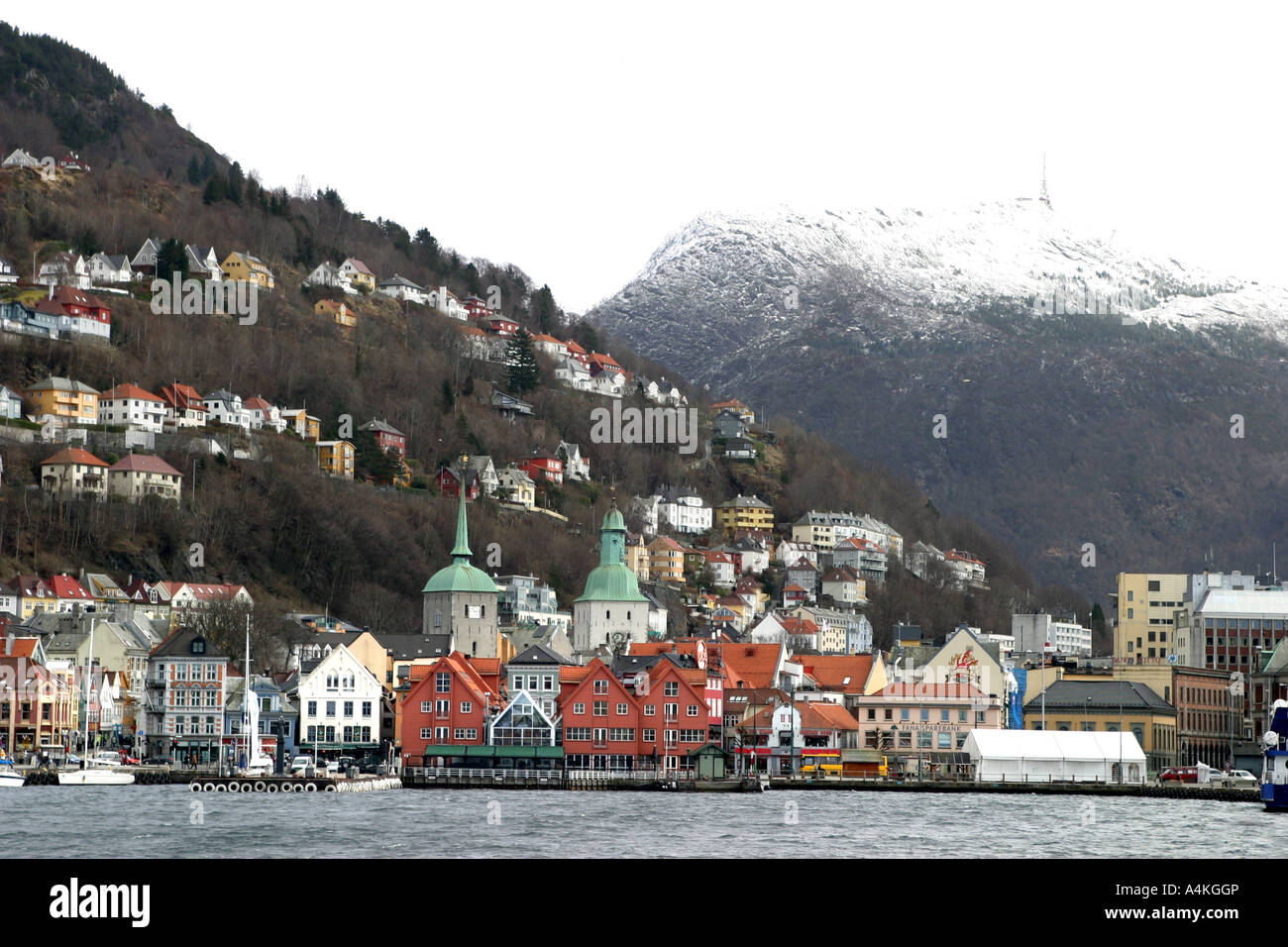 Devantures et maisons sur la côte de Bergen en Norvège. Banque D'Images