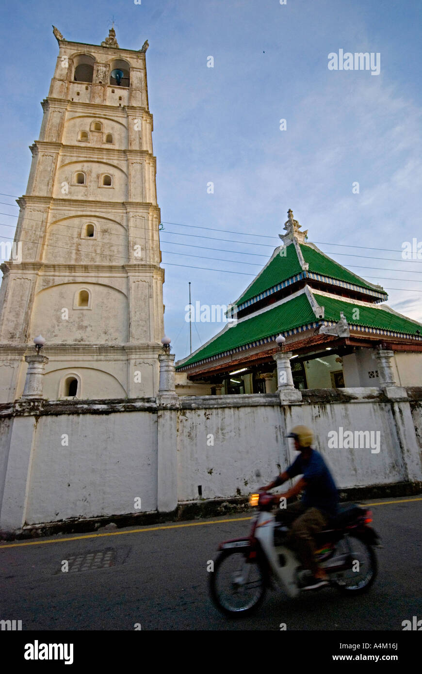 Tour de guet de minaret carré de la mosquée Kampung Kling sur Jalan Tukang EMAS également connu sous le nom de Harmony Street, dans Chinatown Malacca Banque D'Images