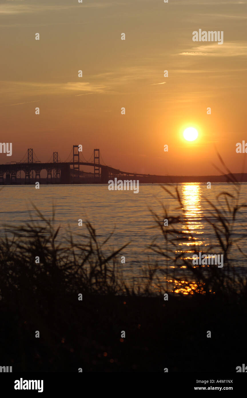 Vue de la baie de Chesapeake Bridge au coucher du soleil Banque D'Images