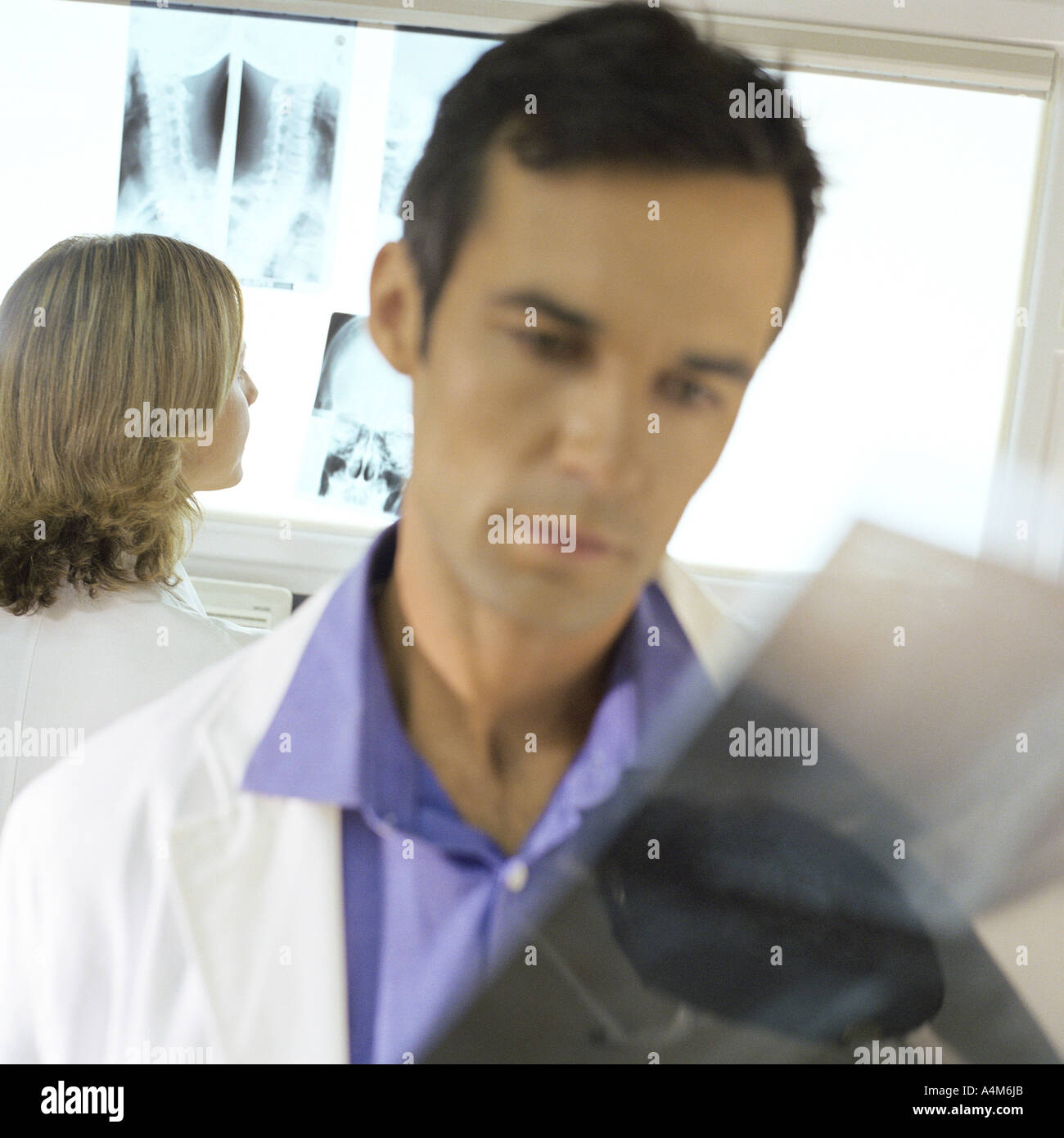 Les médecins en x-ray lab Banque D'Images