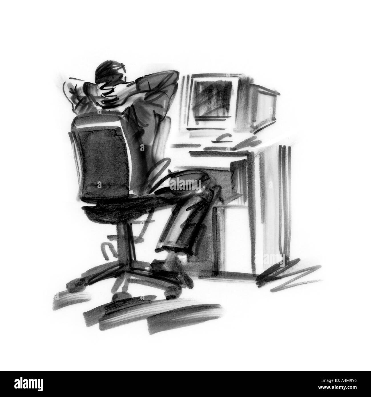 Homme assis à l'ordinateur avec les mains derrière la tête Banque D'Images