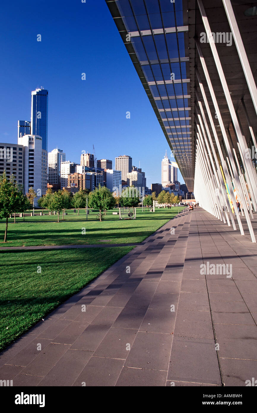 Vue sur le CBD de Melbourne à partir du centre des expositions de Melbourne en Australie. Banque D'Images